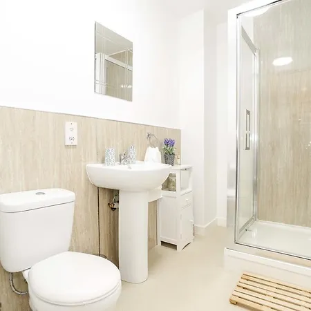 Modern Central Apartment Aberdeen Room photo