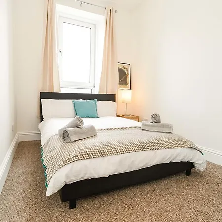 Modern Central Apartment Aberdeen Room photo