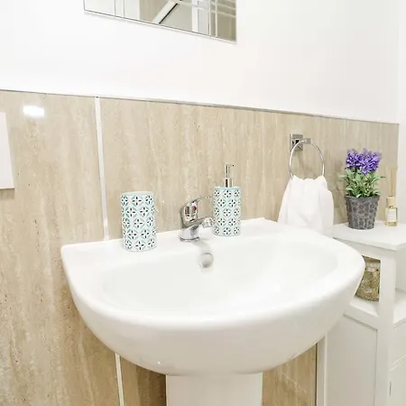 Modern Central Apartment Aberdeen Room photo